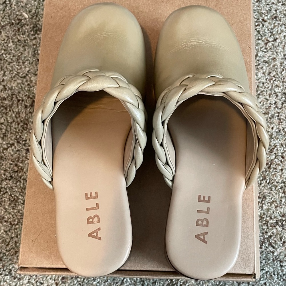 Able Whiley Clog - image 2